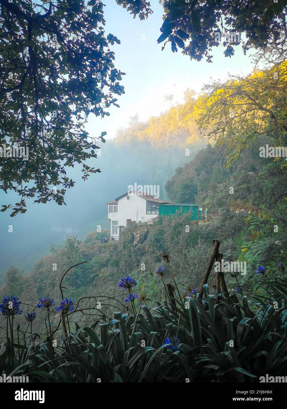 Hillside retreat hi-res stock photography and images - Alamy
