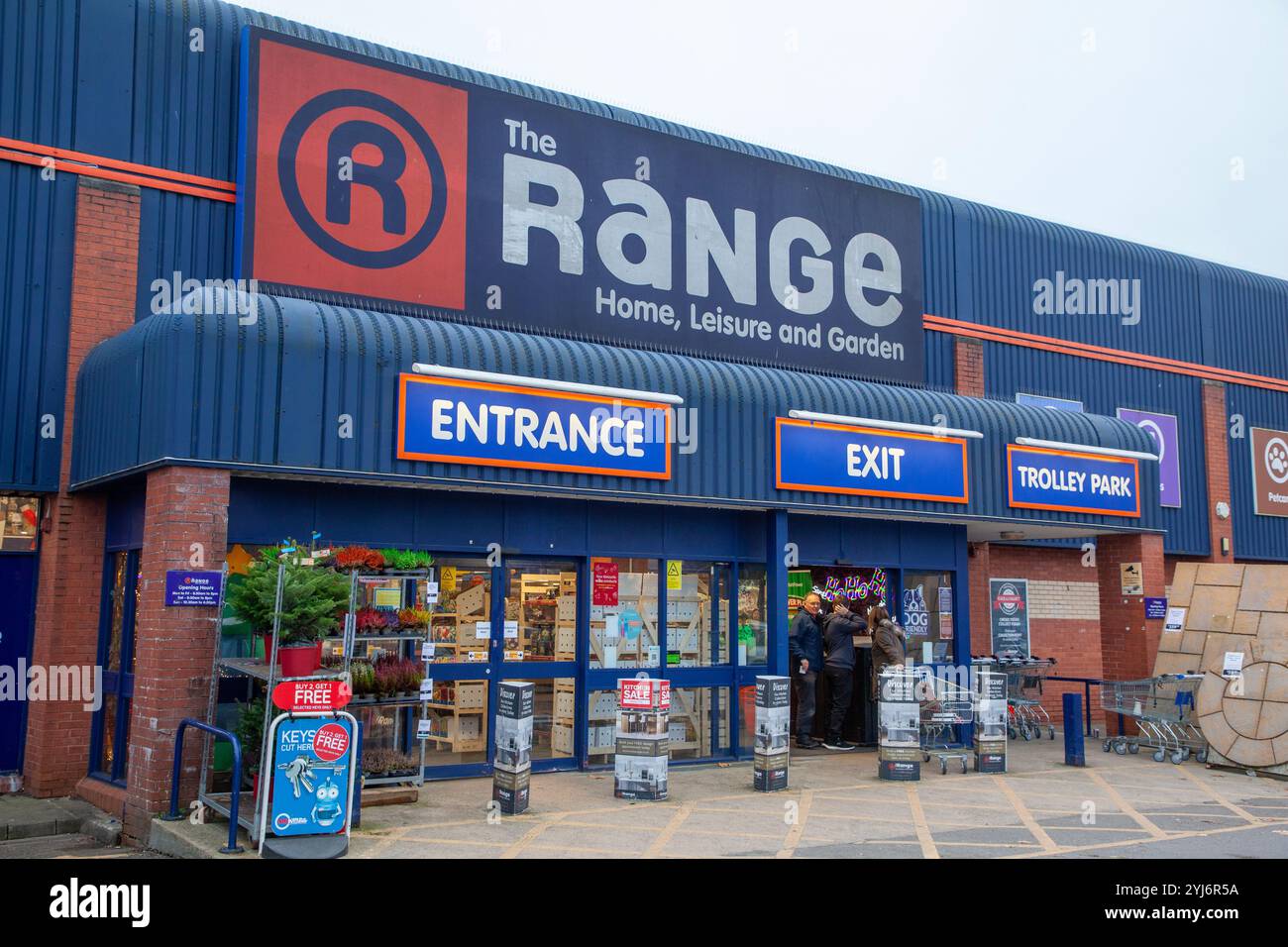 Range Style Shop The range hi-res stock photography and images - Alamy