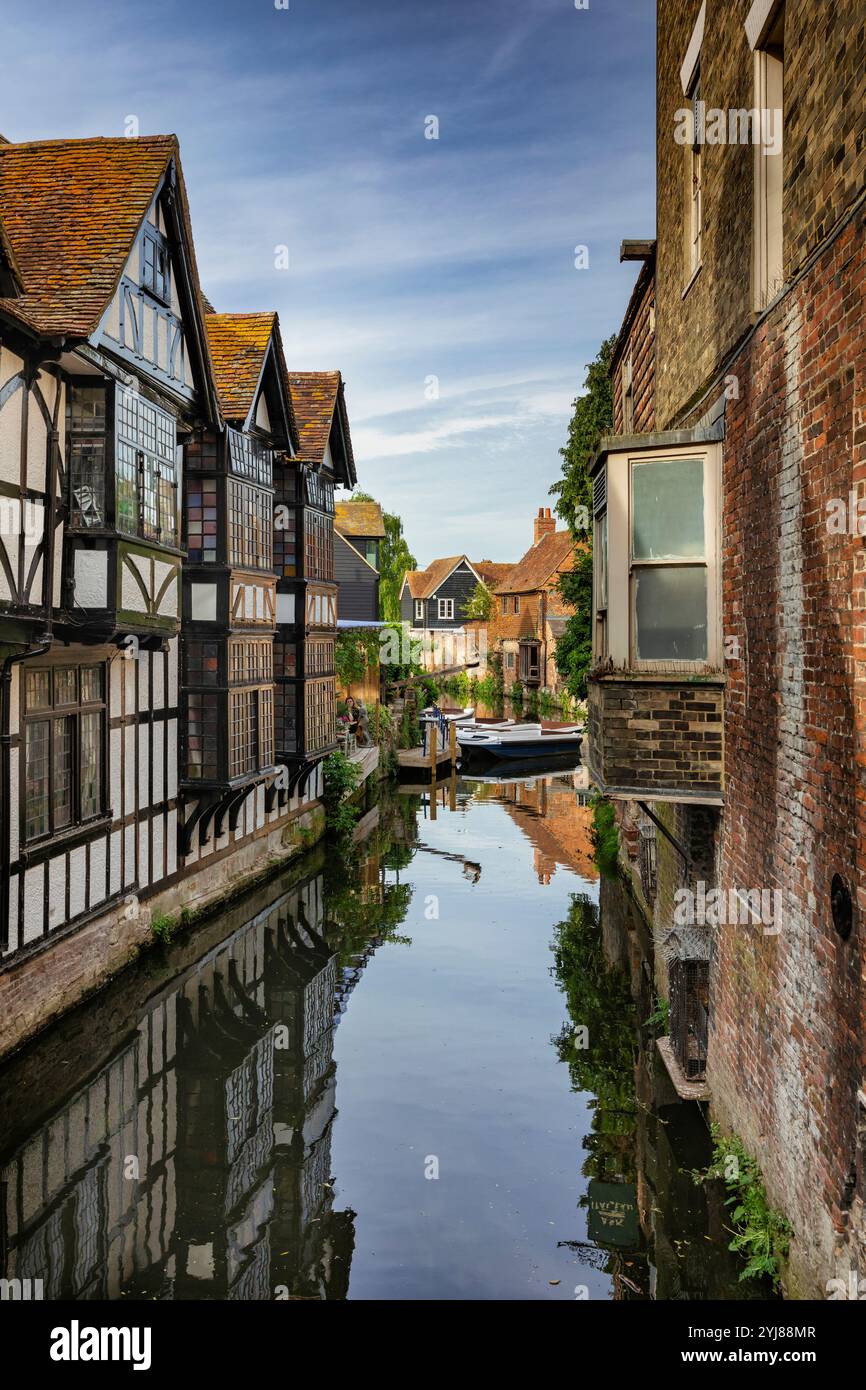 Kent England Canterbury cathedral house england hi-res stock photography and images ...