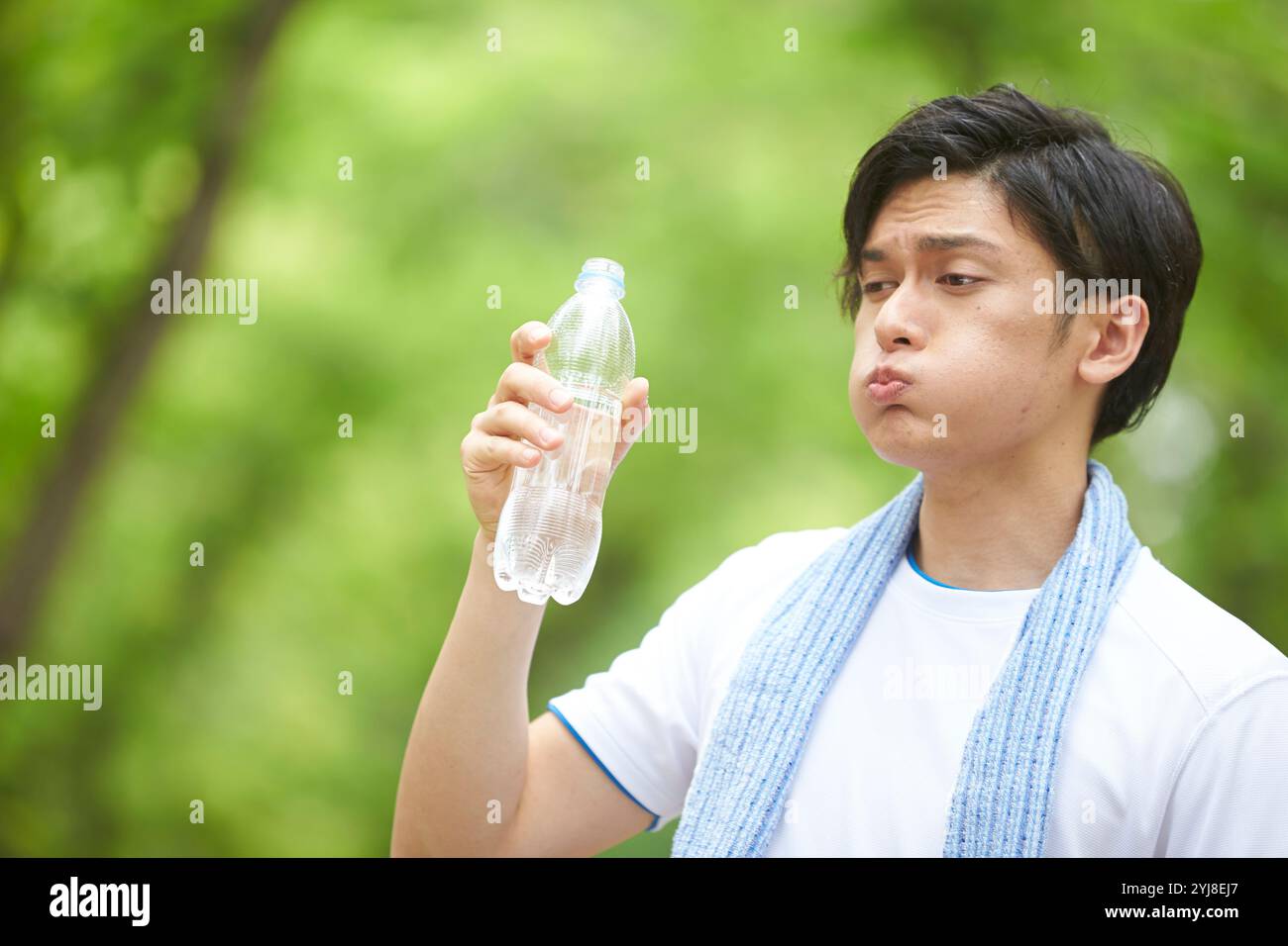 Man drinking sports drink hi-res stock photography and images - Alamy