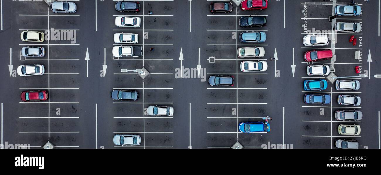 Aerial crowded parking lot hi-res stock photography and images - Alamy