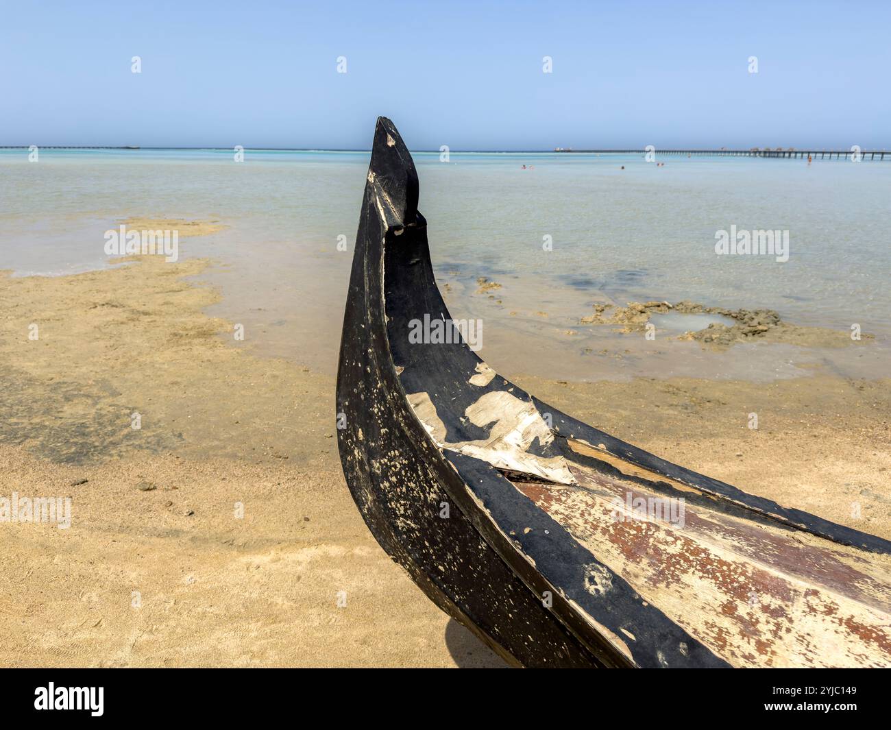 boat on the beach in egypt on the red sea Stock Photo - Alamy