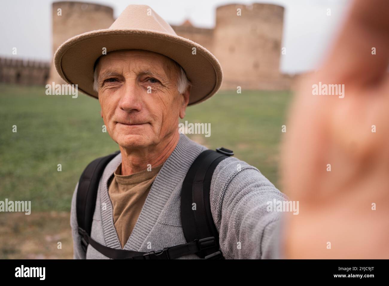 European old man takes photos hi-res stock photography and images - Alamy