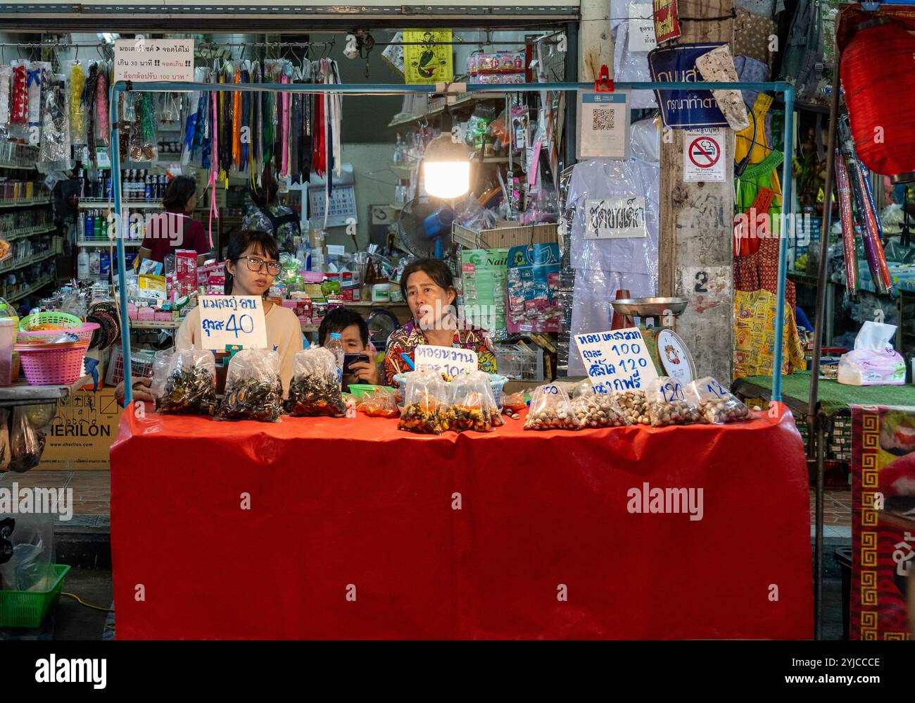 Family stall hi-res stock photography and images - Alamy