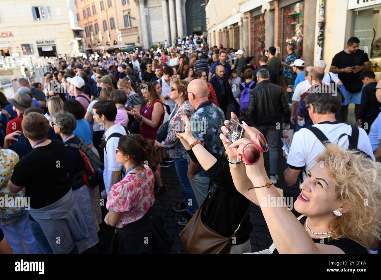 Italian People In Rome Rome italy crowd people in hi-res stock photography and images - Alamy