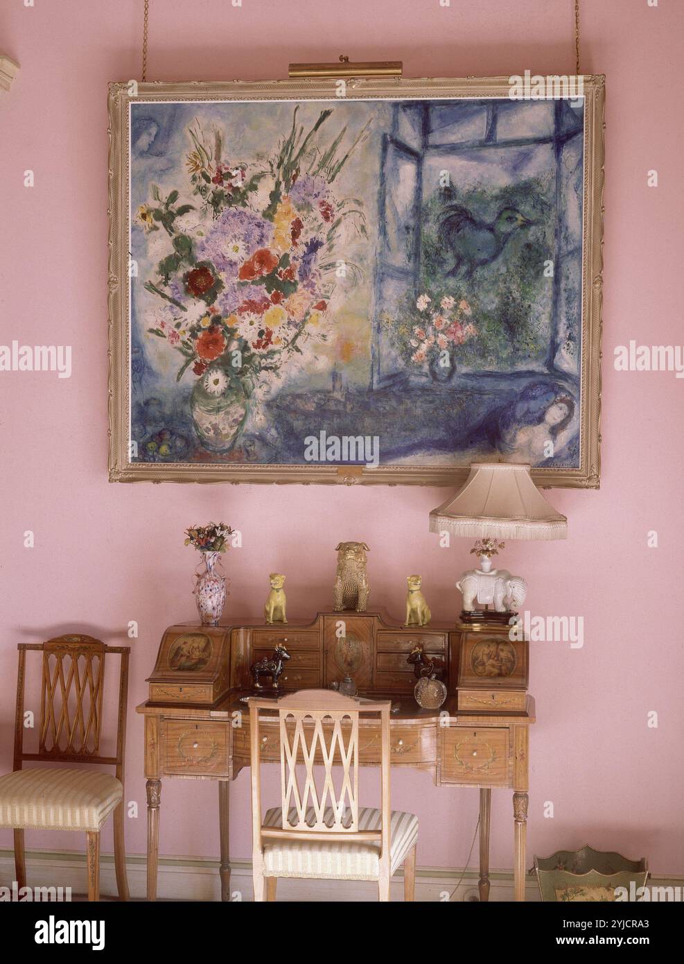 RINCON DEL SALON ROSA DEL PALACIO DE LIRIA CON ESCRITORIO Y PINTURA DE ...
