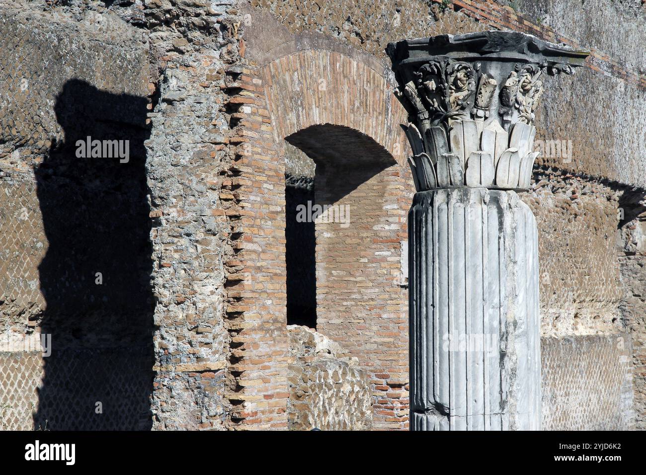 One column ruins temple hi-res stock photography and images - Alamy