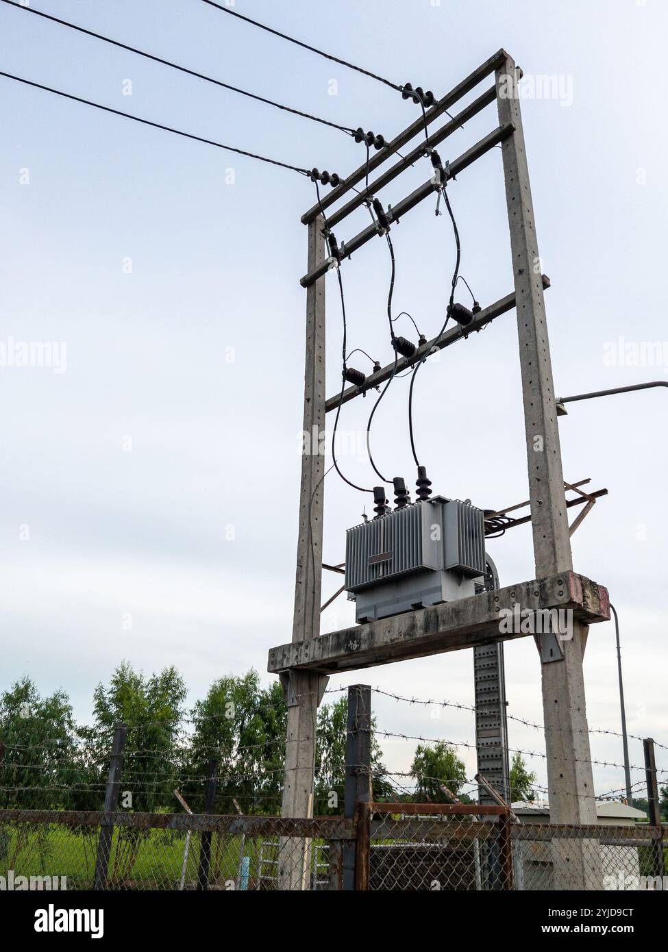 Electrical wires in office hi-res stock photography and images - Alamy