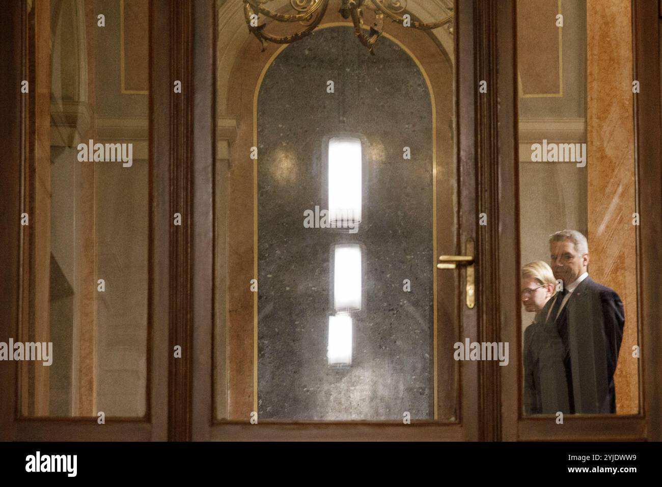 AUSTRIA; VIENNA; 20241114; Federal Chancellor Karl Nehammer after the coalition exploratory talks with NEOS Chairwoman Beate Meinl - Reisinger and Federal Chairman of the Social Democratic Party of Austria (SPOe) Andreas Babler (not pictured) in Vienna on November 14, 2024. The OeVP, SPOe and NEOS are negotiating the formation of a government after the National Council election as 2nd, 3rd and 4th placed. /// ÖSTERREICH; WIEN; 20241114; Bundeskanzler Karl Nehammer nach dem Koalitionssondierungsgesprächen mit NEOS Obfrau Beate Meinl - Reisinger und Bundesvorsitzenden der Sozialdemokratische Par Stock Photo