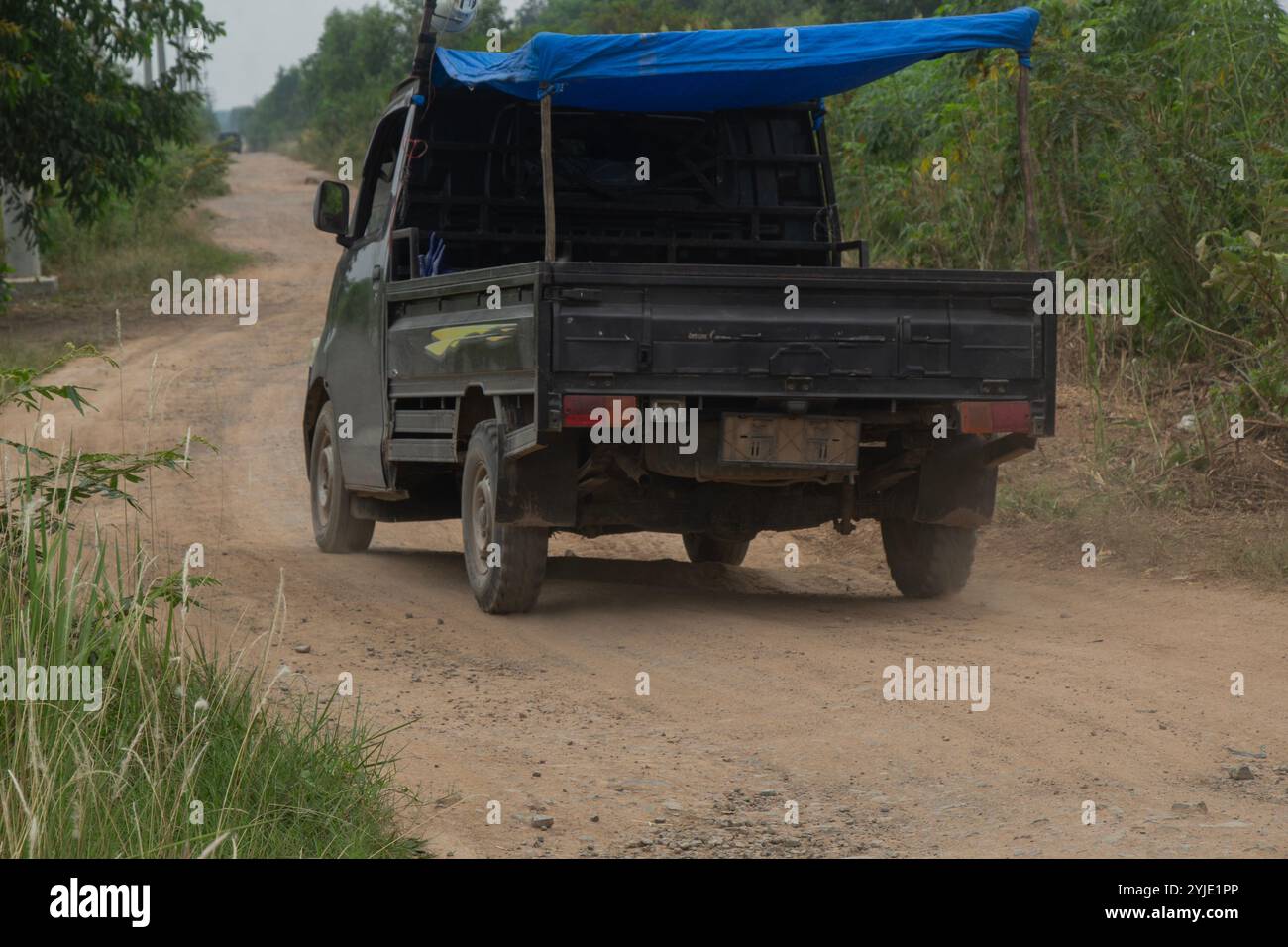 Earthquake damage road split hi-res stock photography and images - Alamy