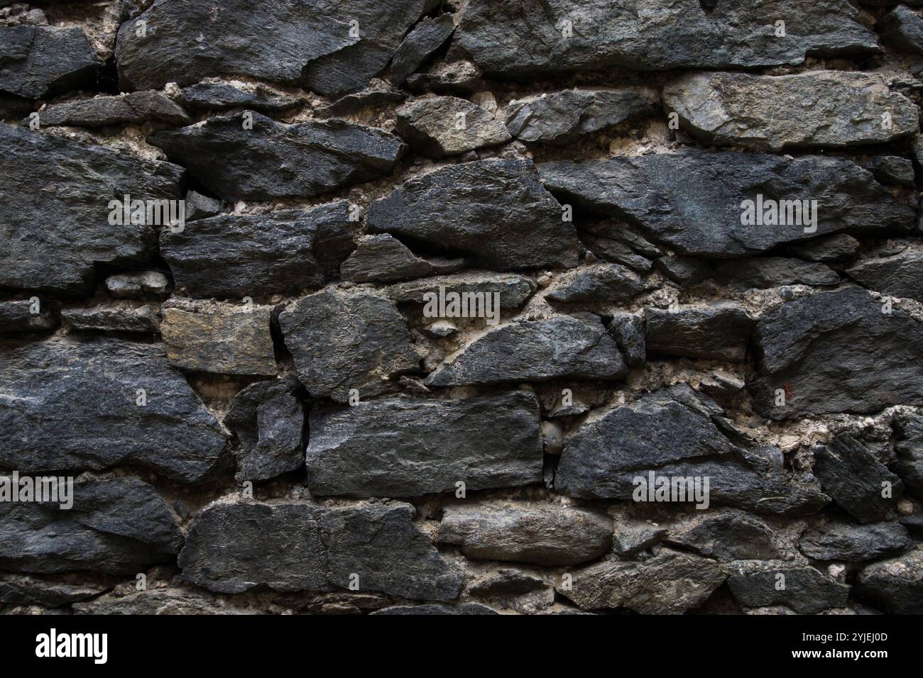 Wall of a castle hi-res stock photography and images - Page 9 - Alamy, image size:1300x956