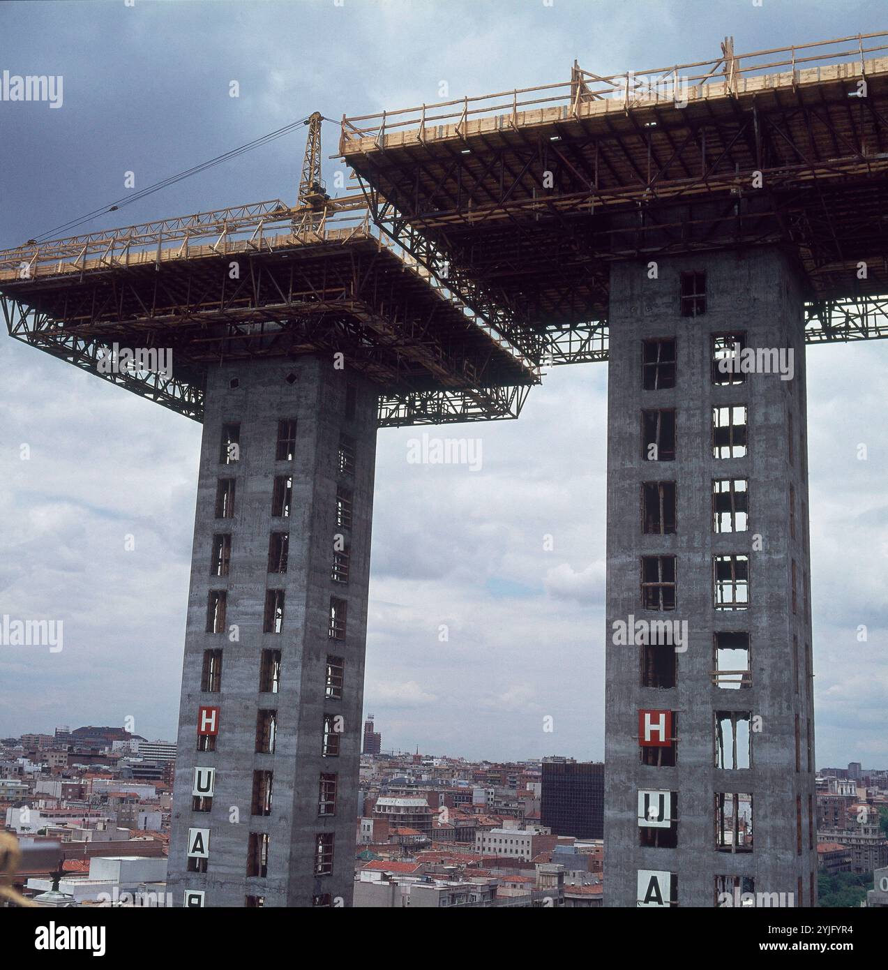 Construccion de torres hi-res stock photography and images - Alamy