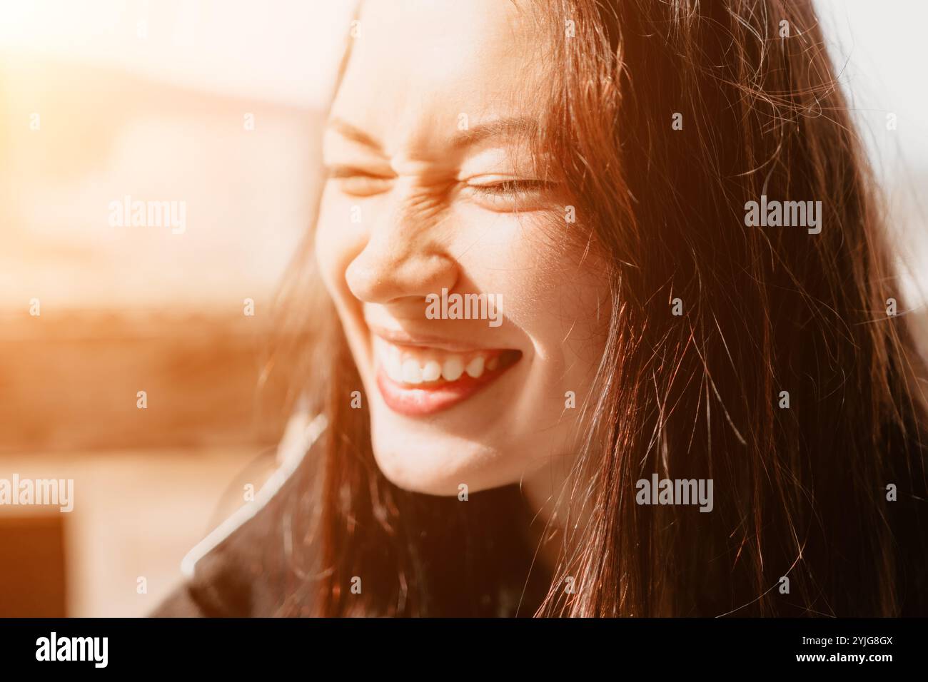Woman smiling laughing close up hi-res stock photography and images - Alamy