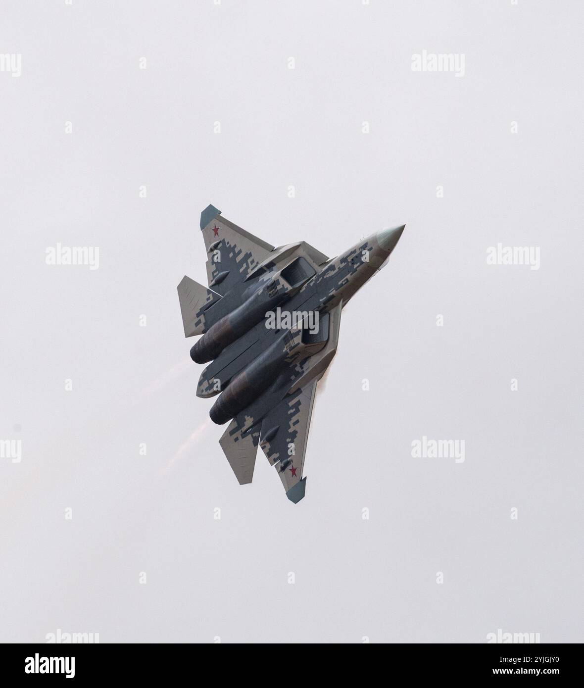 Zhuhai, China. 15th Nov, 2024. Russia's Su-57 stealth fighter performs at the 2024 Zhuhai Air Show in Zhuhai, China, on November 14, 2024. (Photo by Costfoto/NurPhoto) Credit: NurPhoto SRL/Alamy Live News Stock Photo