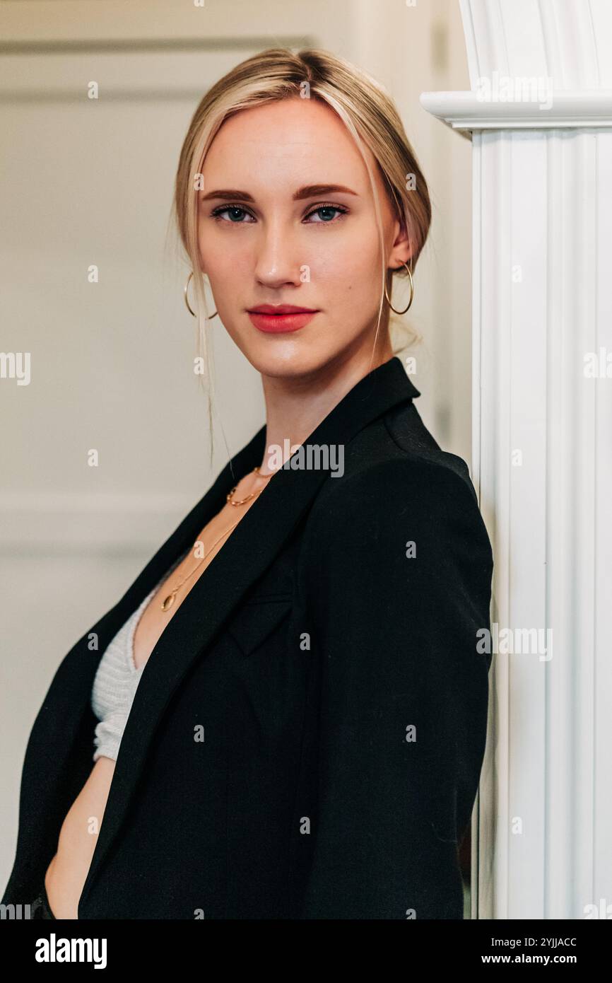 Businesswoman in black blazer hi-res stock photography and images - Alamy