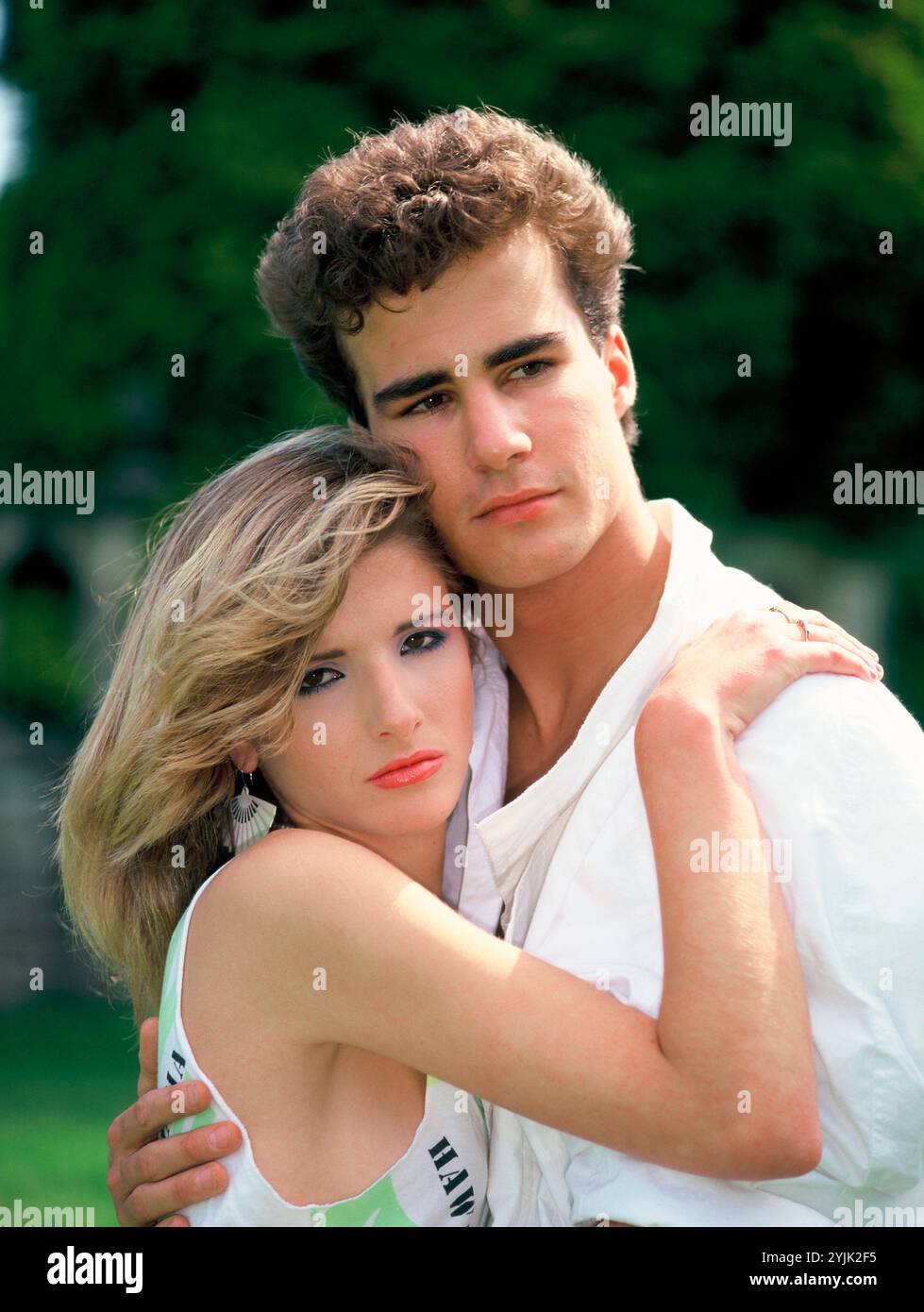 Couple hug portrait woman hi-res stock photography and images - Alamy