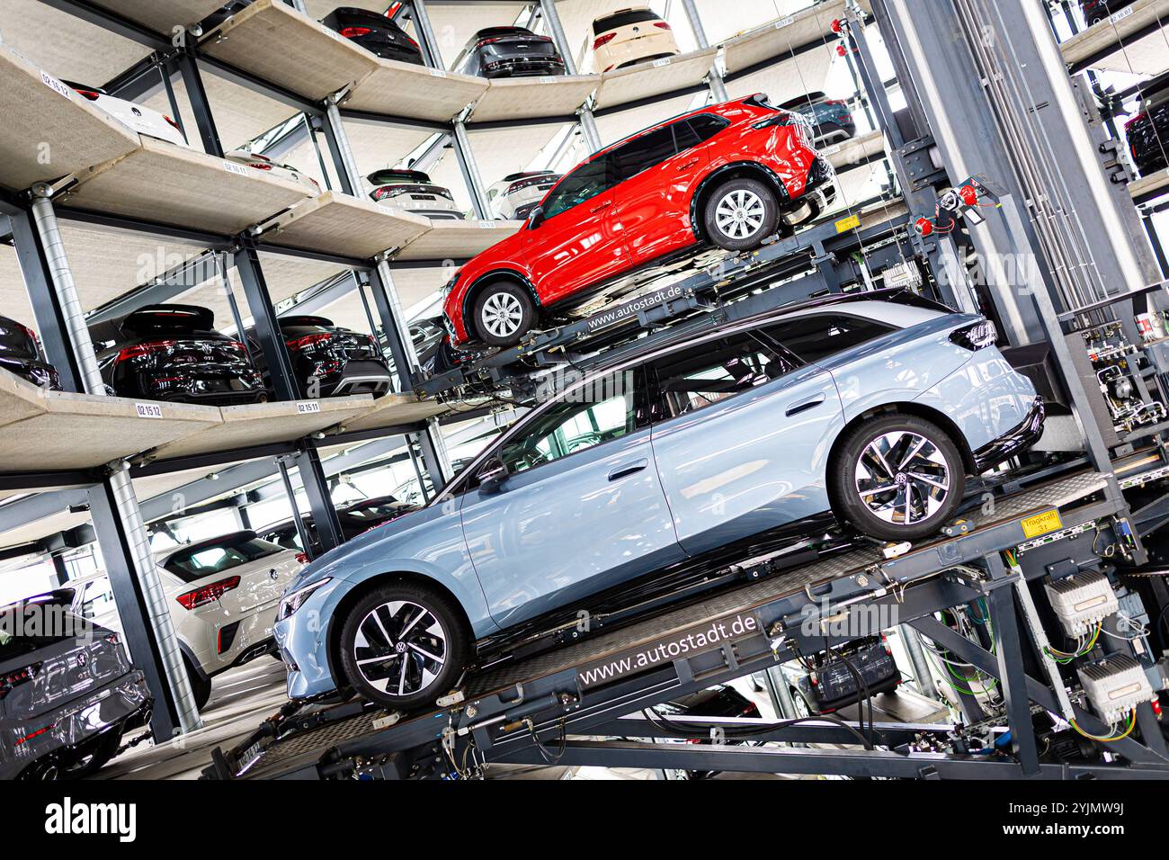 Wolfsburg, Germany. 15th Nov, 2024. A Volkswagen Tiguan (above) and a ...