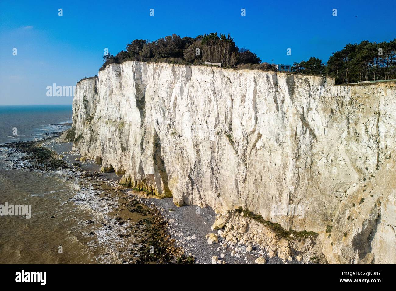 Erosion white cliffs dover chalk hi-res stock photography and images ...