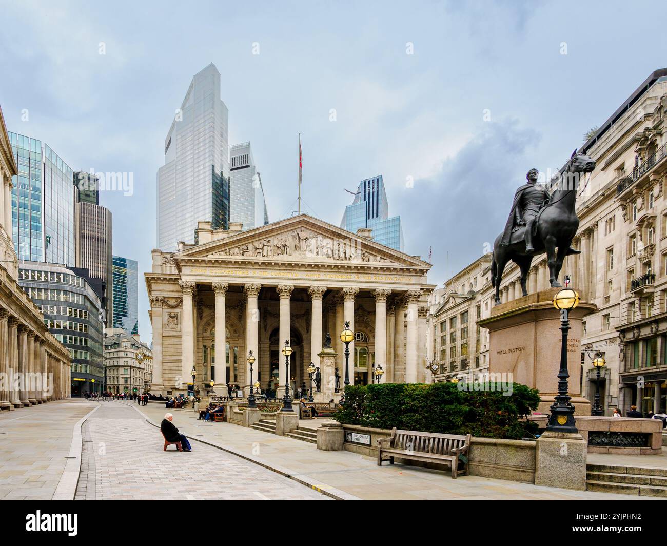 Outside the Bank of England - The Old Lady of Threadneedle Street.  In the background is the Royal Exchange - established in 1566 by Sir Thomas Gresha Stock Photo