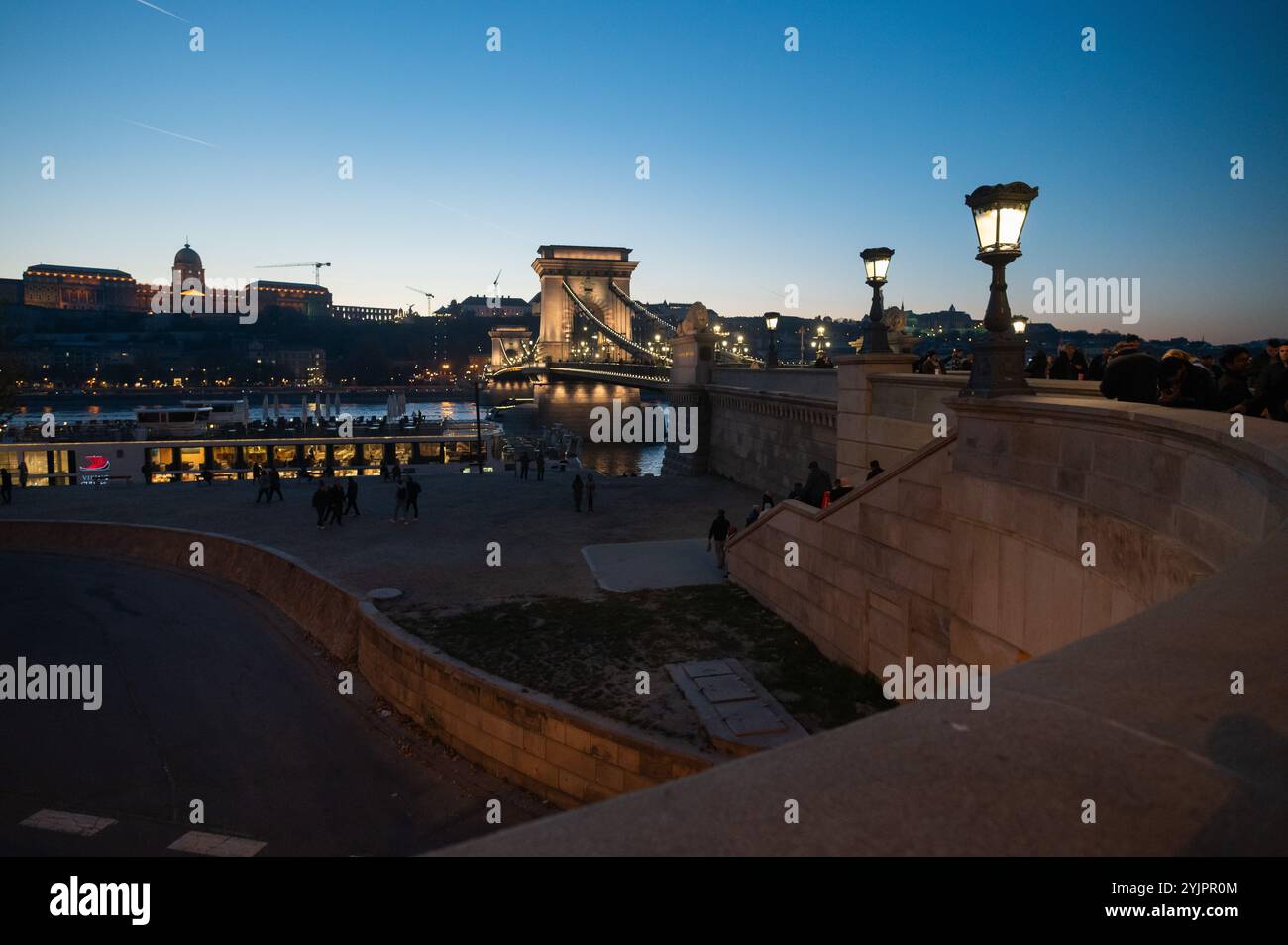 View during night of the Szechenyi Chain Bridge and Buda Castle ...