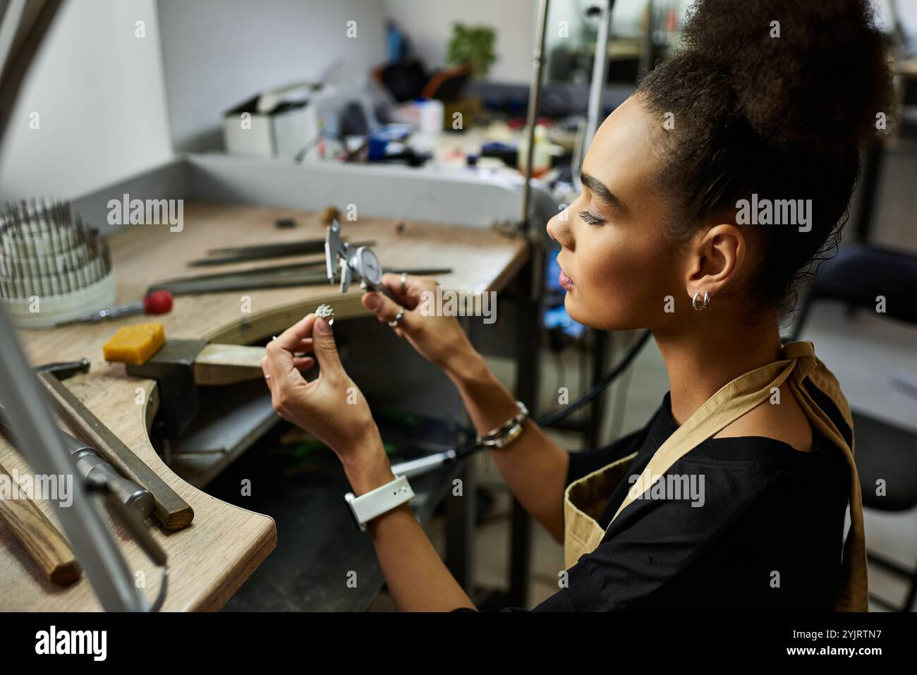 Focused artisan hi-res stock photography and images - Alamy
