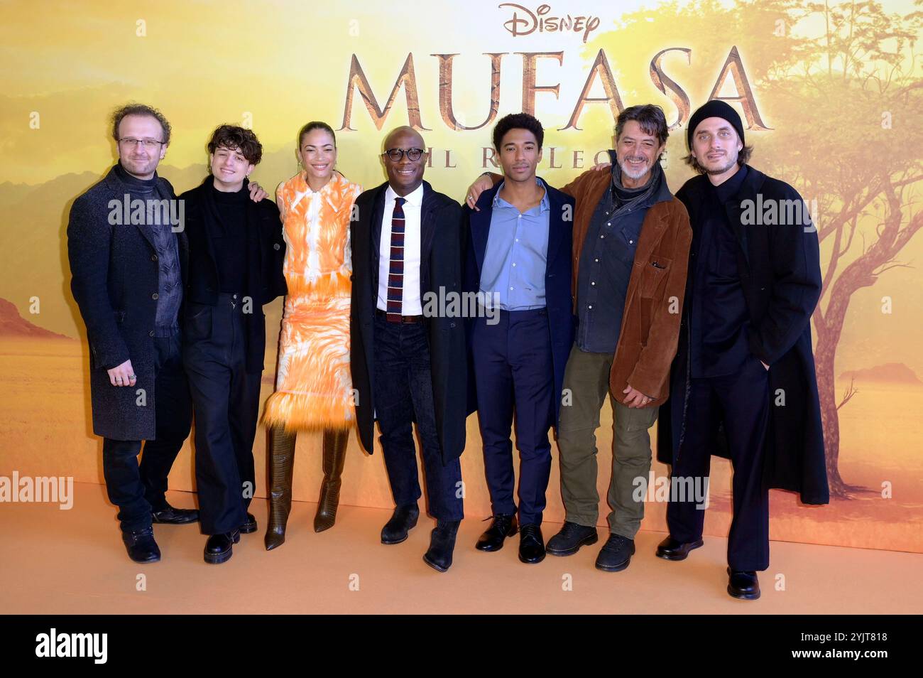 Edoardo Stoppacciaro, Riccardo Suarez, Elodie, Barry Jenkins, Alberto Boubakar Malanchino, Dario Oppido und Luca Marinell bei der Premiere des Kinofilms 'Mufasa - Il re leone / Mufasa: Der König der Löwen / Mufasa: The Lion King' im Space Cinema Moderno. Rom, 15.11.2024 Stock Photo