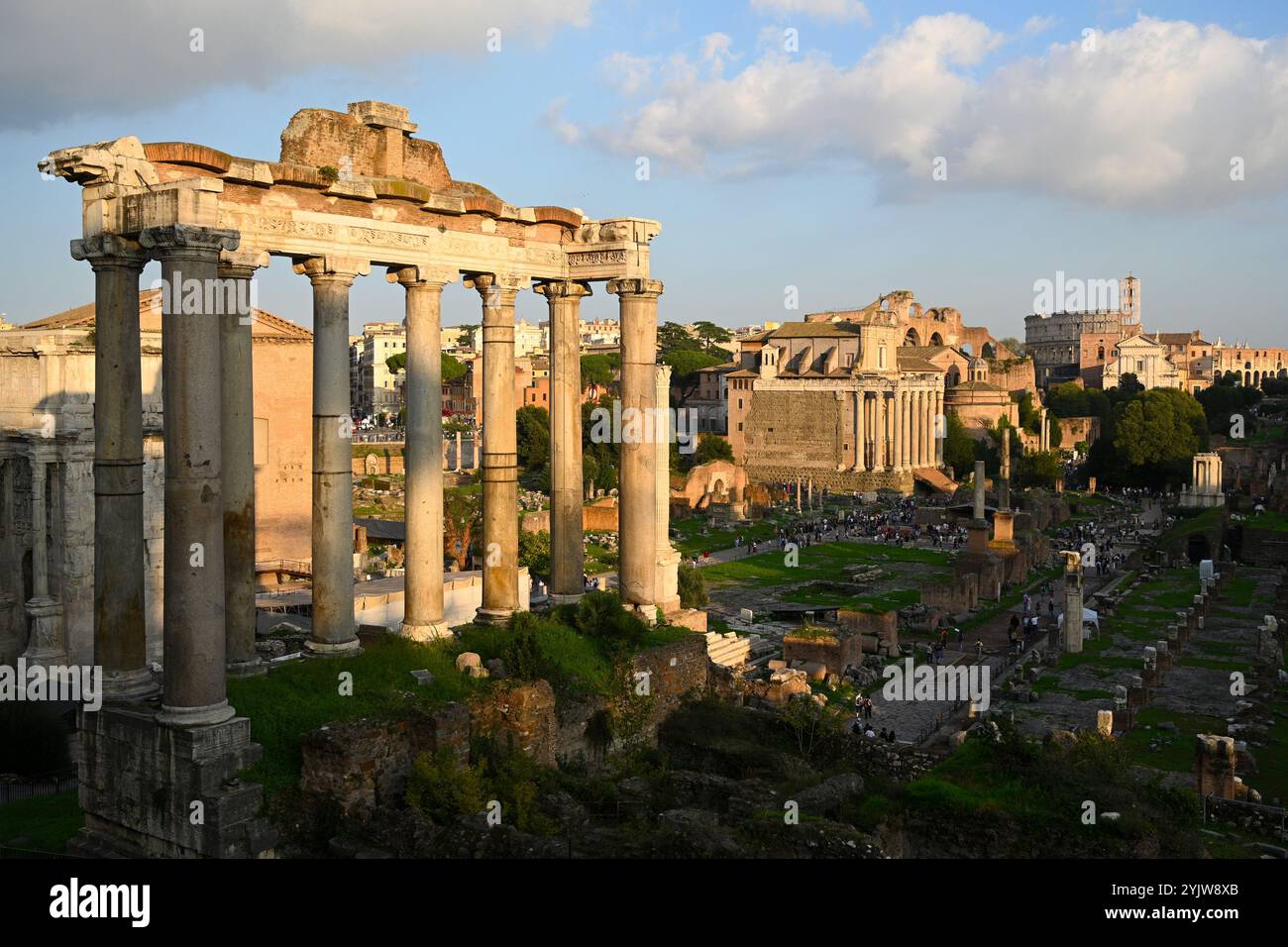Forum romanum coliseum rome hi-res stock photography and images - Alamy