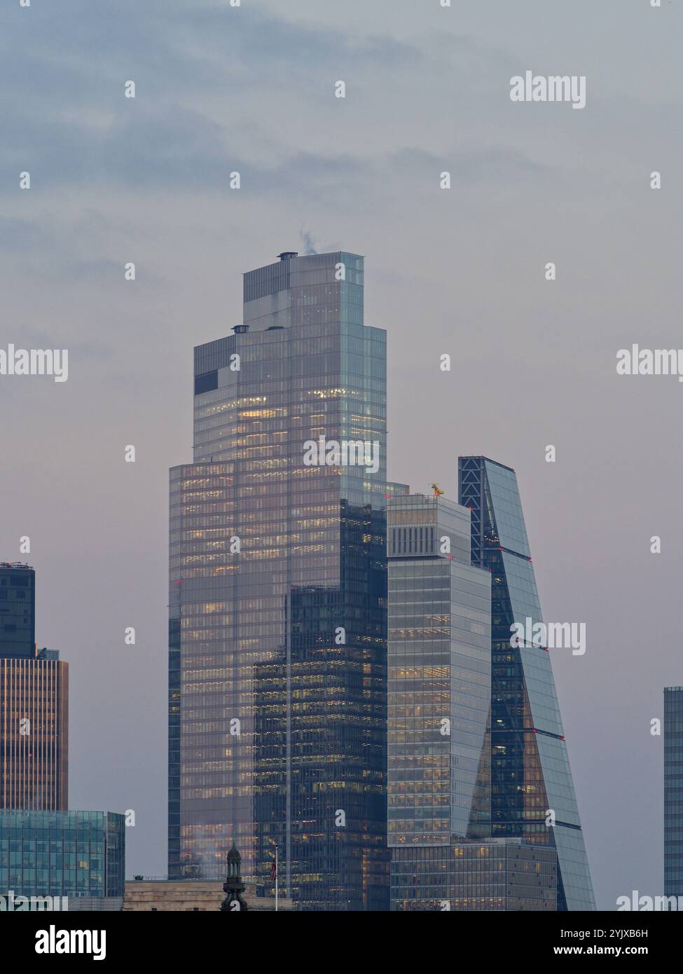 Dusk city of london hi-res stock photography and images - Alamy