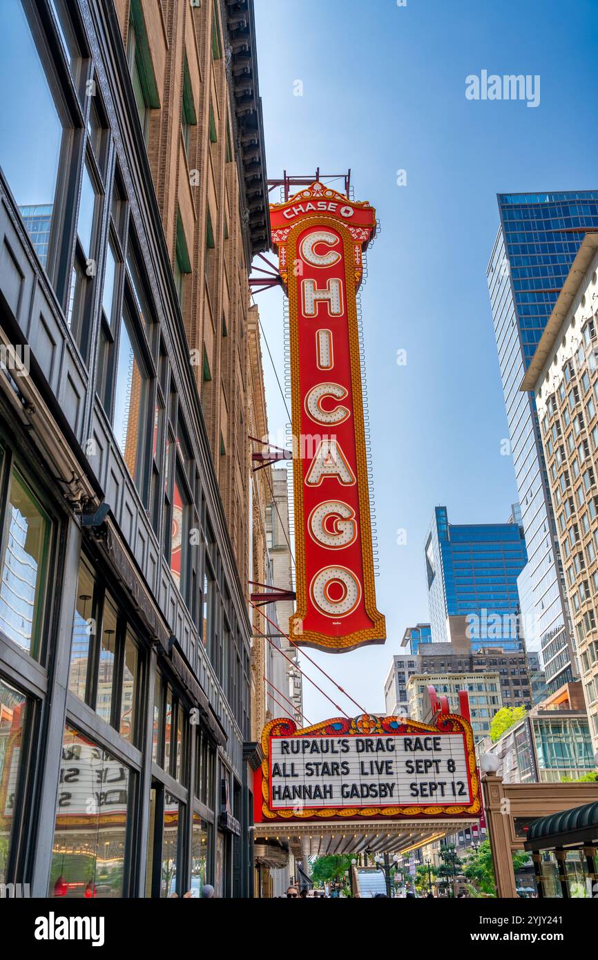 Chicagi Sign Chicago, IL - July 27, 2024: Chicago Theatre street sign in Downtown ...