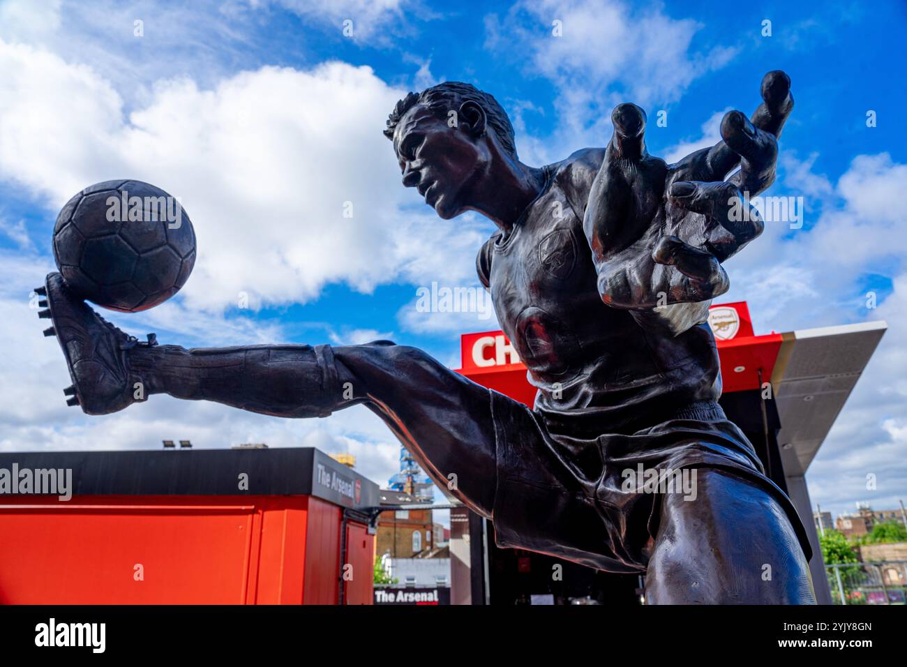 Dennis bergkamp statue hi-res stock photography and images - Alamy