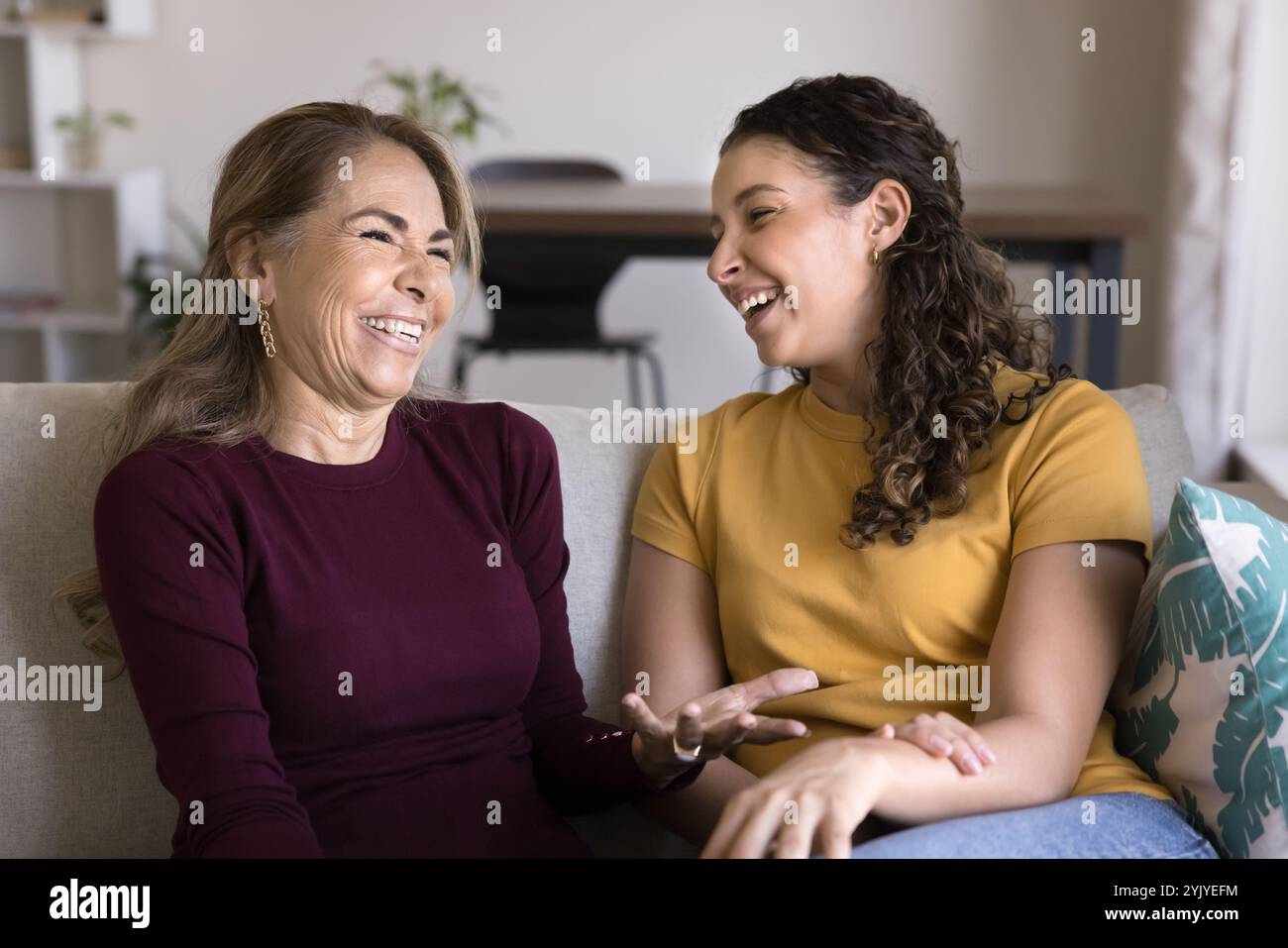 Hispanic mom and daughter talk hi-res stock photography and images - Alamy