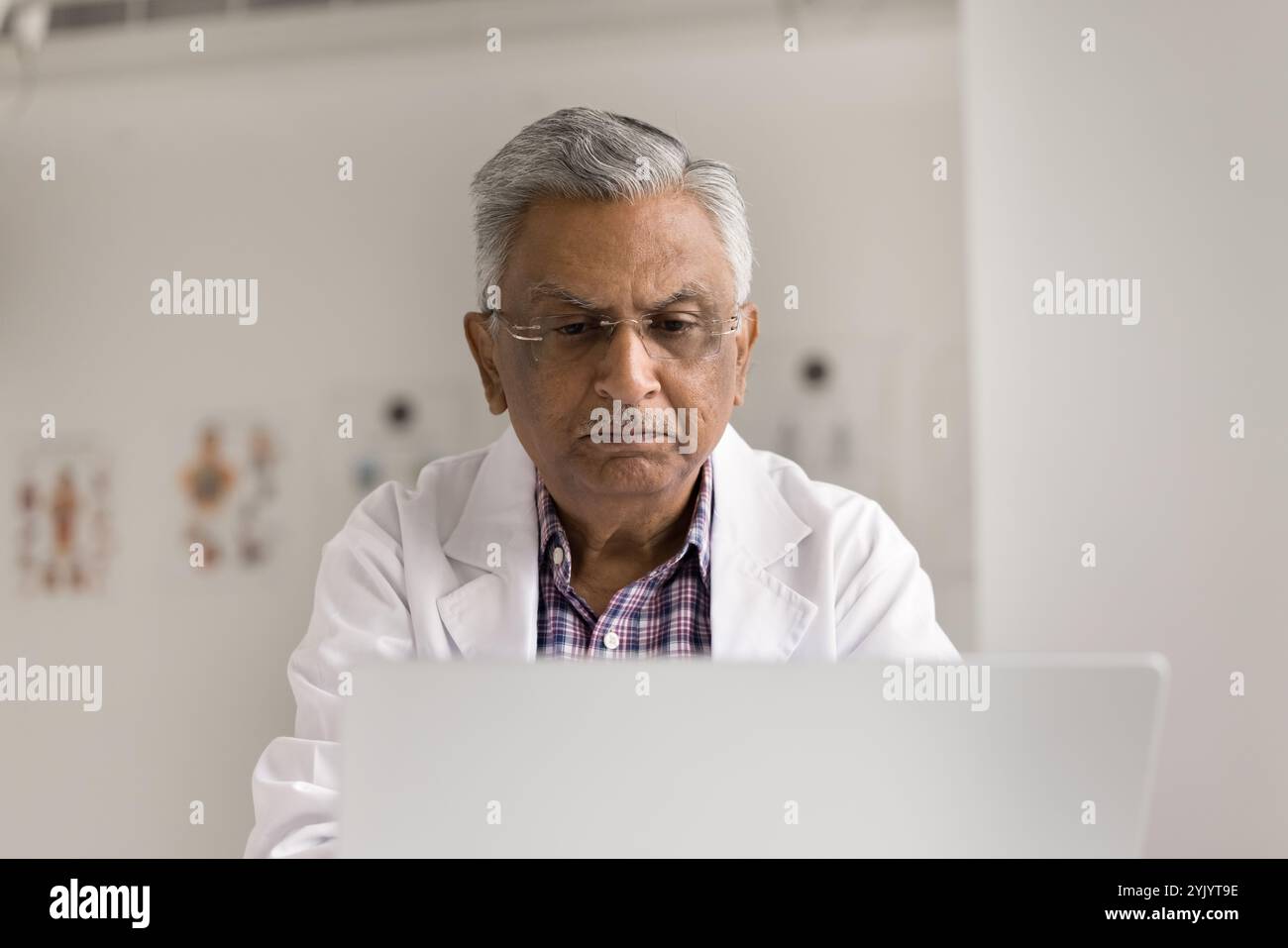 Medical doctor dressed in hi-res stock photography and images - Alamy
