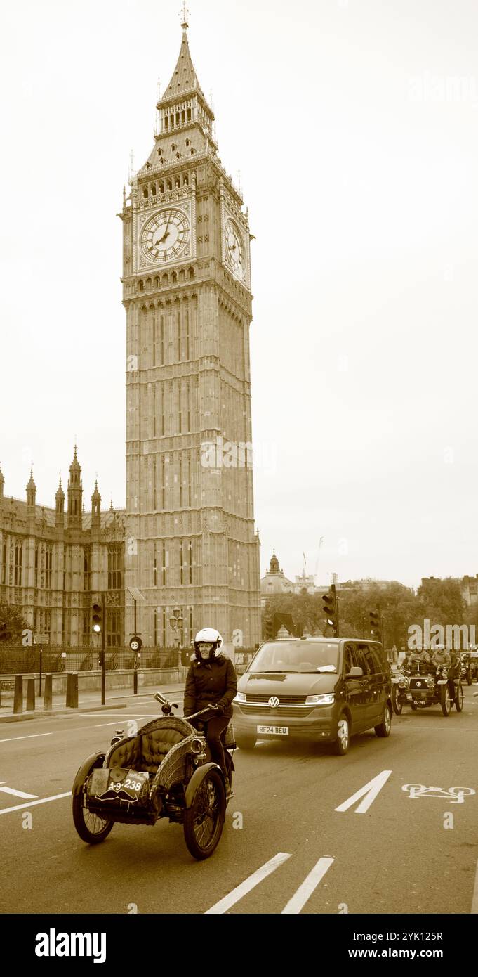 Sepia 1904 Phoenix London To Brighton Veteran Car Run Westminster Bridge London Stock Photo