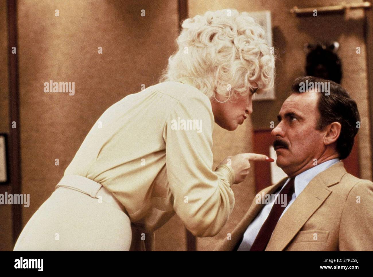 9 TO 5  1980 20th Century Fox film with Dolly Parton and Dabney Coleman Stock Photo