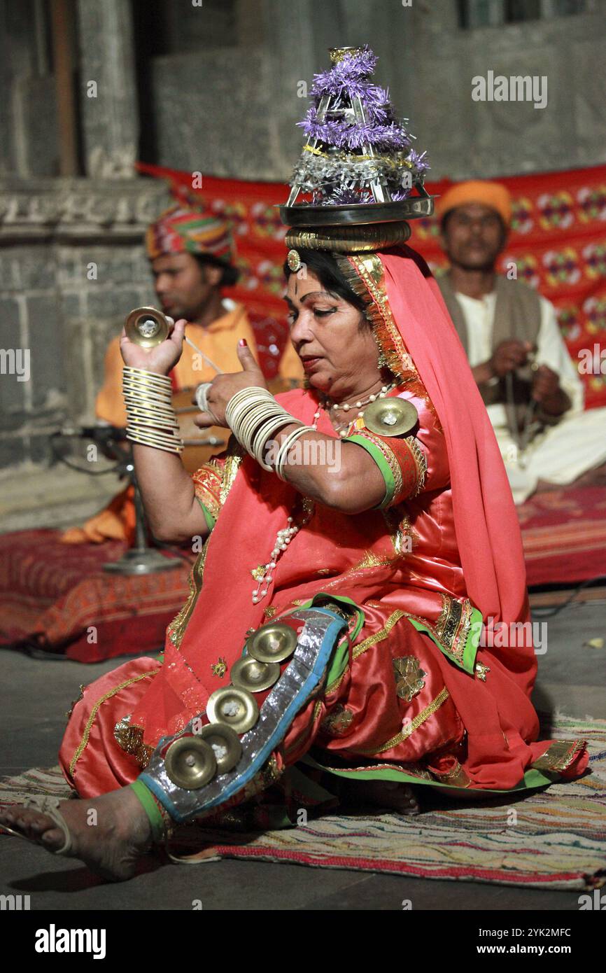 India, Rajasthan, Udaipur, Bagore-ki-Haveli, rajasthani dancer Stock ...