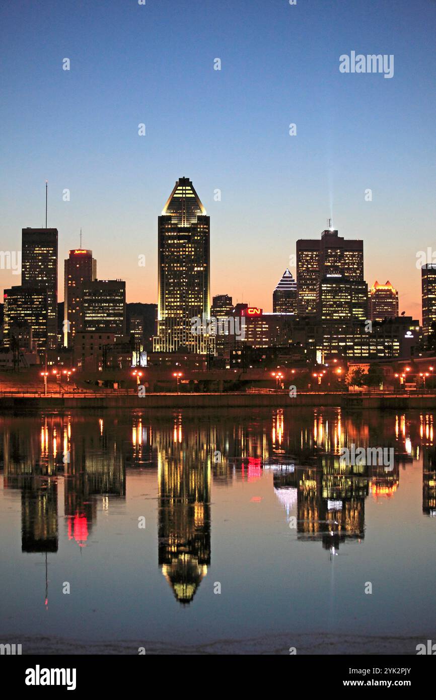 Reflexion skyline hi-res stock photography and images - Alamy