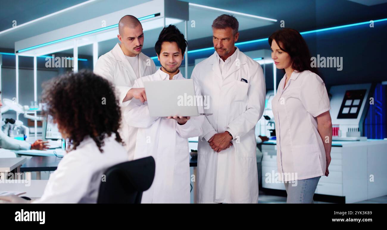 Employees talking hi-res stock photography and images - Alamy