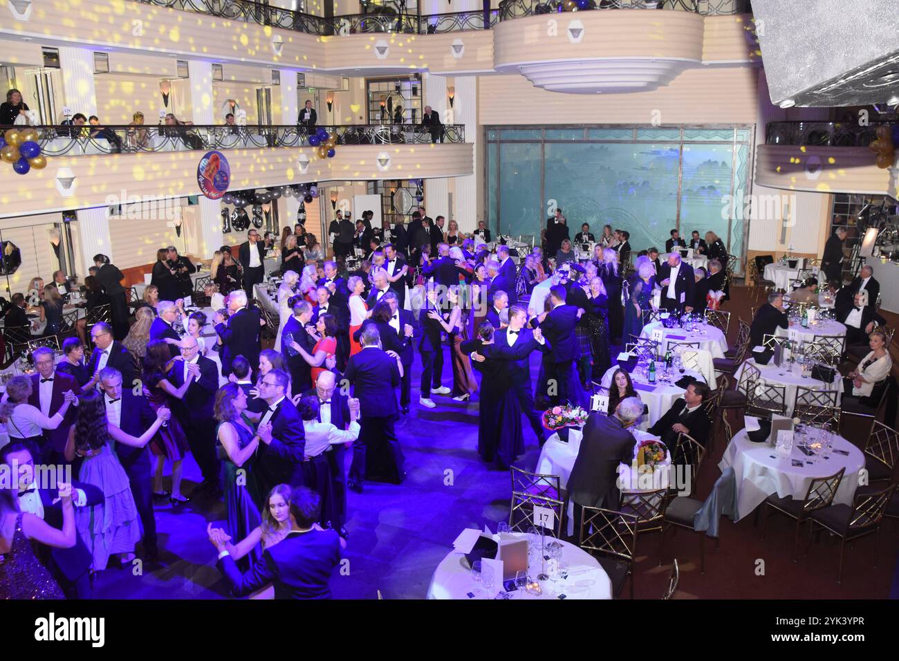 Ballbesucher Muenchen 16.11.2024 Bayerischer Hof Narrhalla Hofball