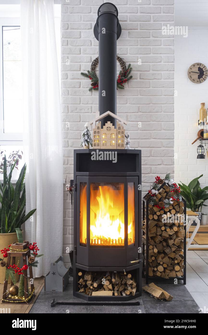 Indoor heating stove fireplaces hi-res stock photography and images - Alamy