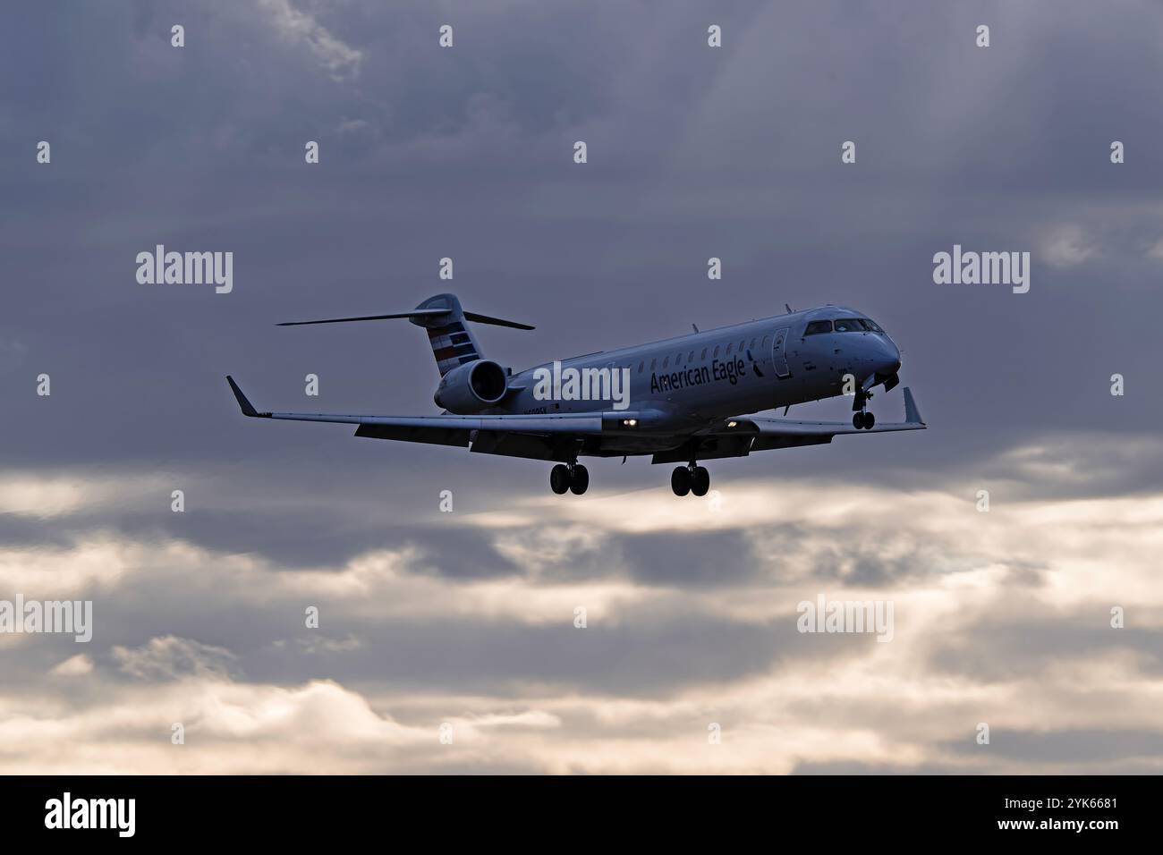 Crj 700 hi-res stock photography and images - Alamy