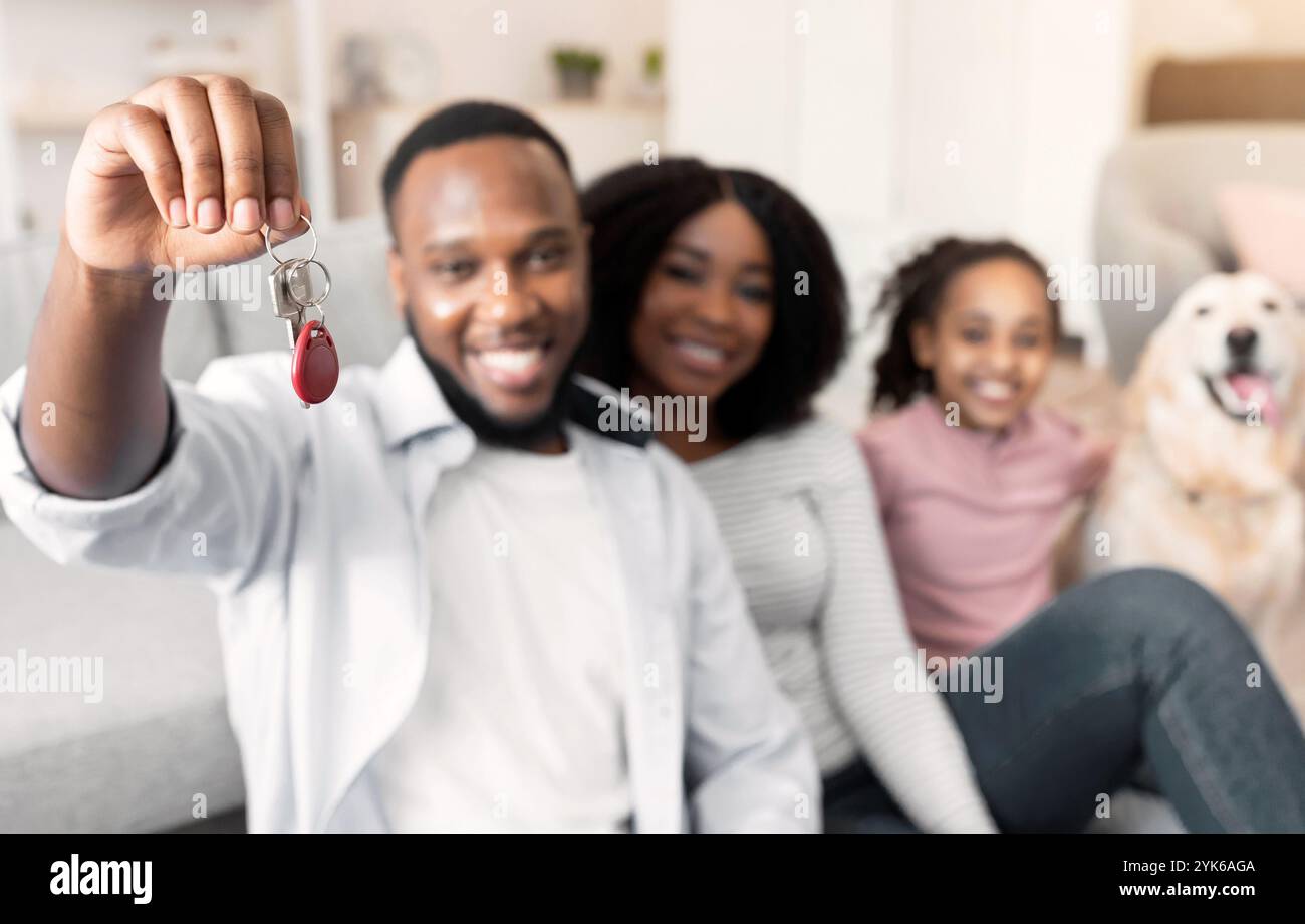 Happy black family showing keys of their new apartment Stock Photo - Alamy