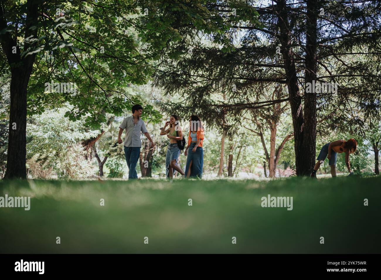 Group people walk under shade hi-res stock photography and images - Alamy