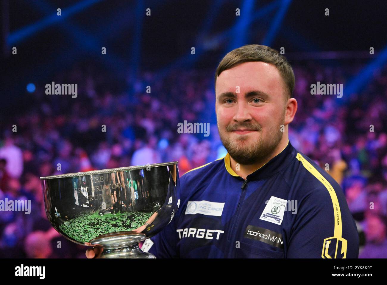 Mr vegas grand slam of darts hi res stock photography and images Alamy