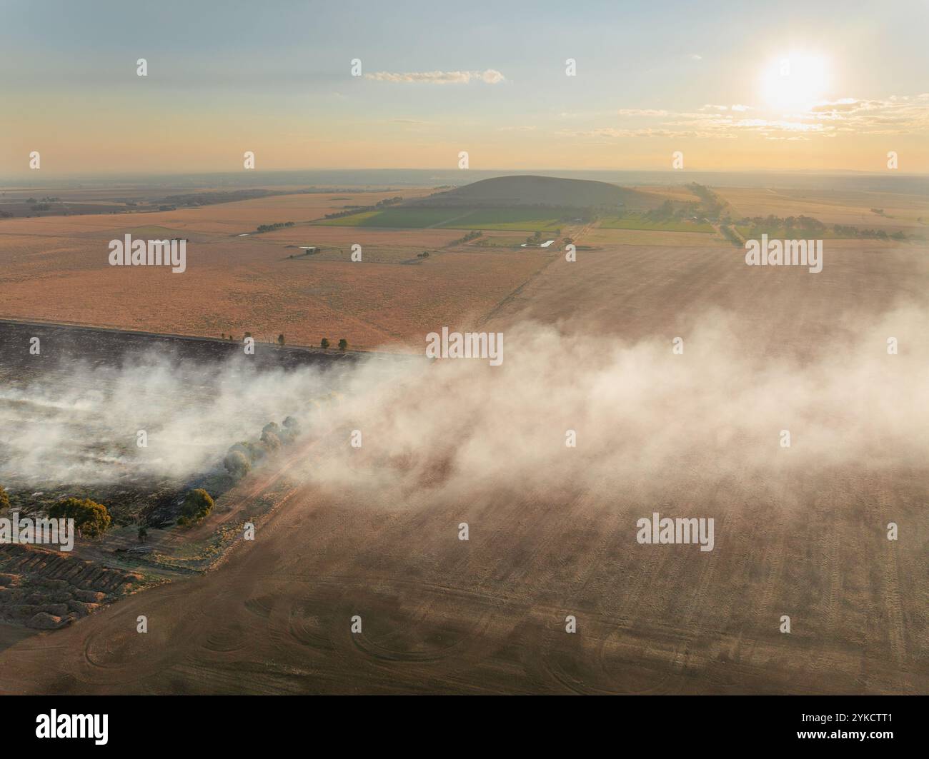 Australia bushfires above smoke hi-res stock photography and images - Alamy