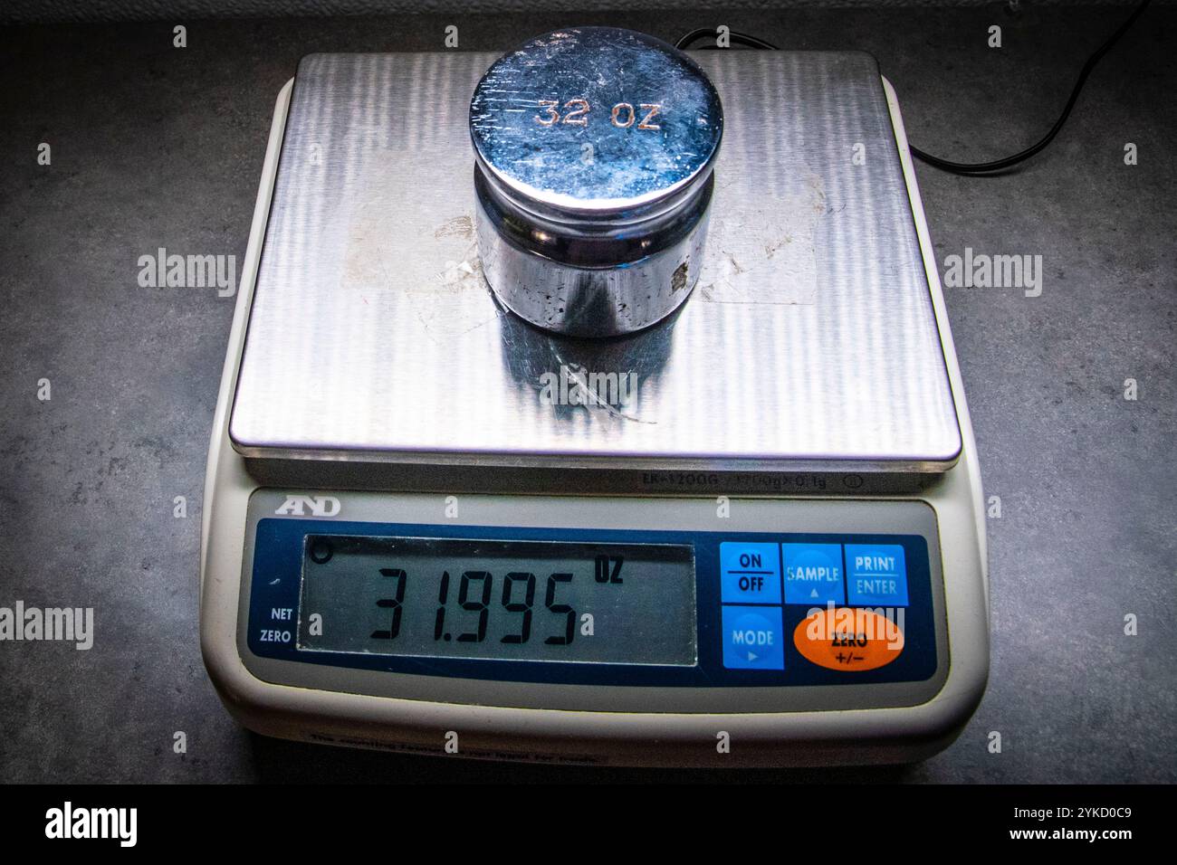 Egg size grading hi-res stock photography and images - Alamy