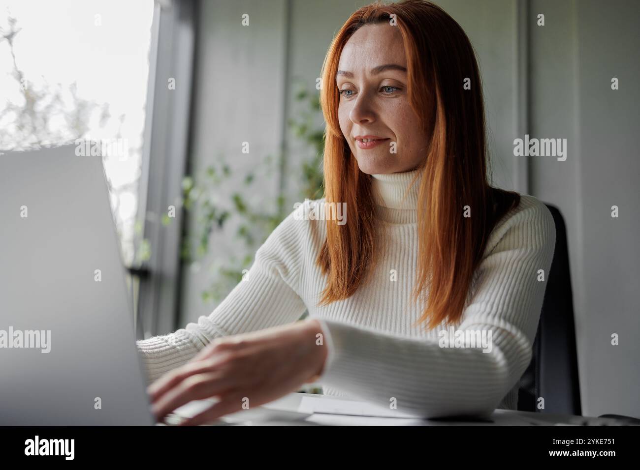 Tech savvy workplace hi-res stock photography and images - Alamy