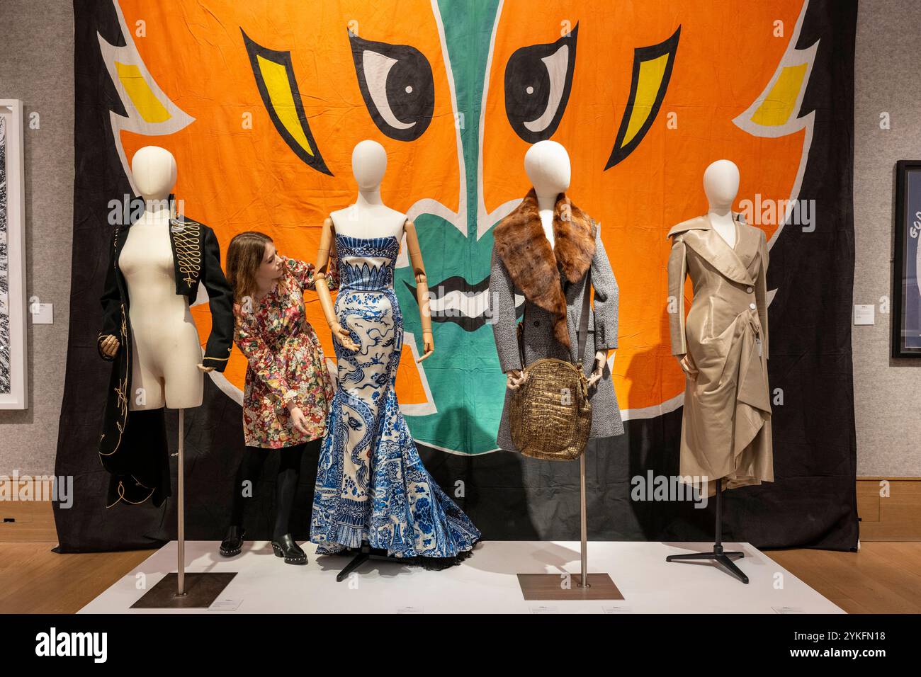 Alexander mcqueen 1996 hi-res stock photography and images - Alamy