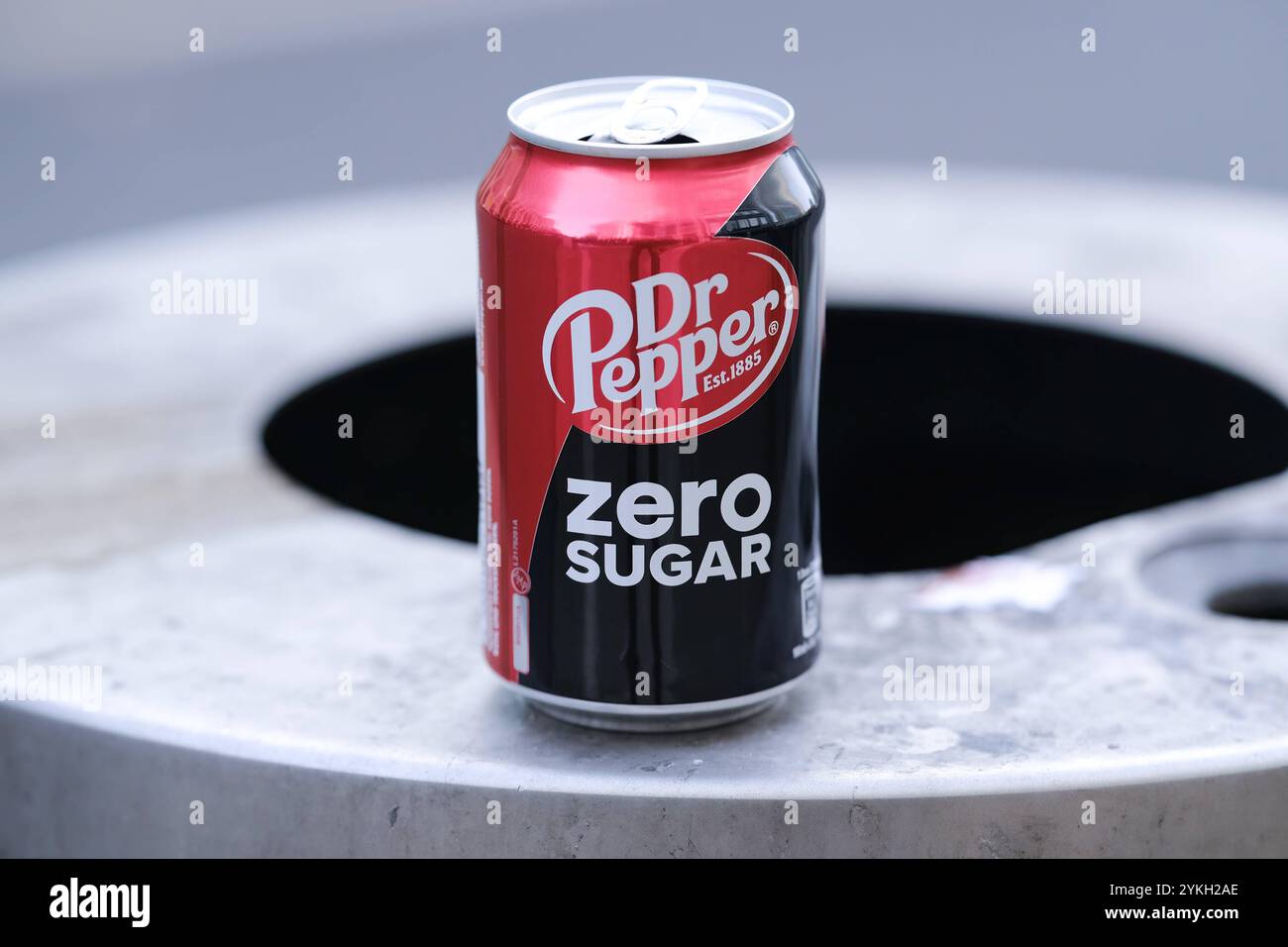 Softdrinks hi-res stock photography and images - Page 4 - Alamy
