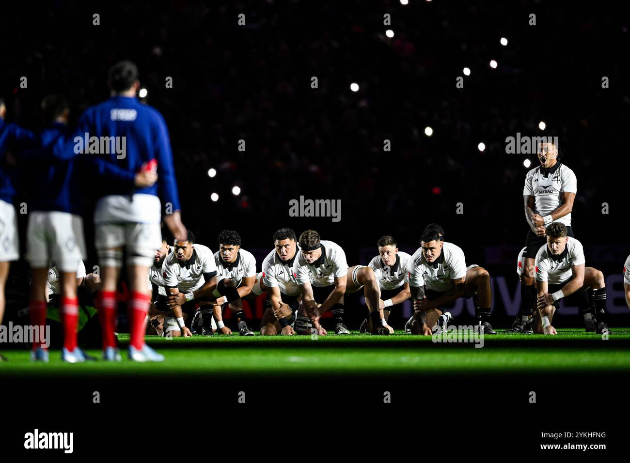 Players during the Kapa o Pango maori haka during the Autumn Nations Series XV rugby match France VS New Zealand All Blacks at Stade de France in Saint Denis near Paris, on November 16 2024. Credit: Victor Joly/Alamy Live News Stock Photo