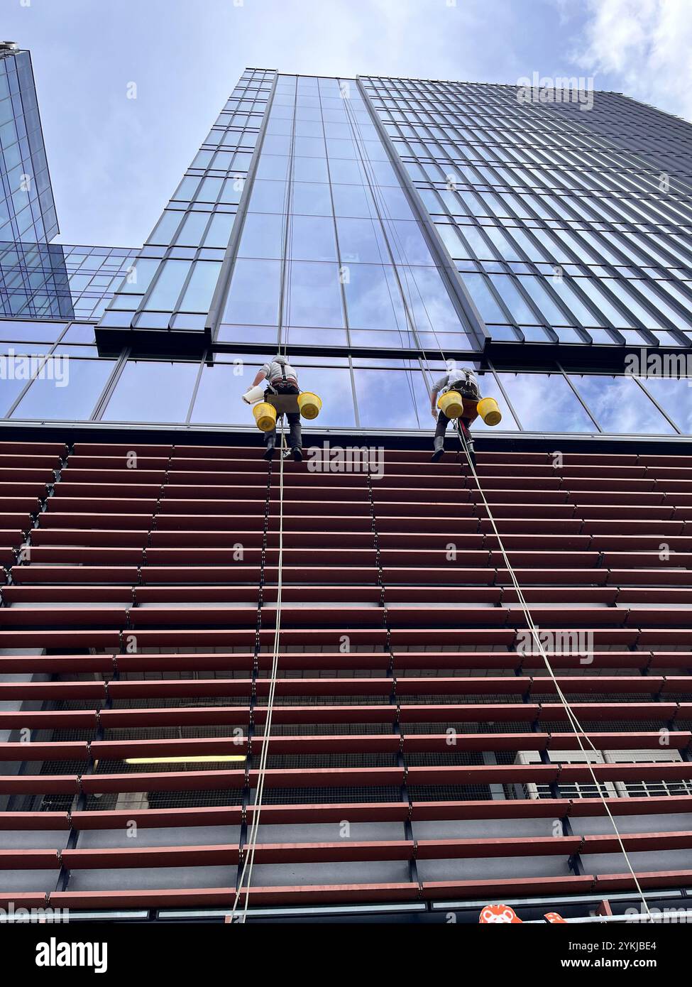 Rope access window cleaning hi-res stock photography and images - Alamy
